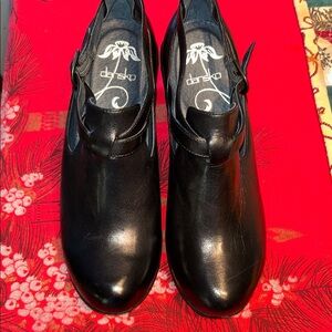 Dansko Women's Black Leather Mules